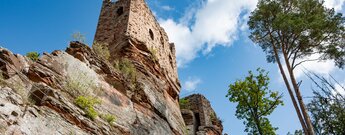 die Burgruine thront auf dem Fels des Wasigenstein