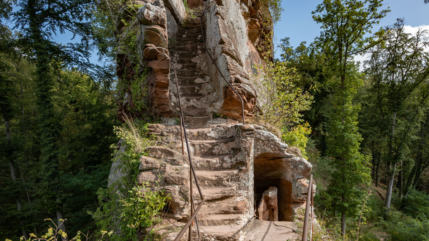 schmale Felstreppe auf die Kleine Wasigenstein schmale Felstreppe auf die Kleine Wasigenstein