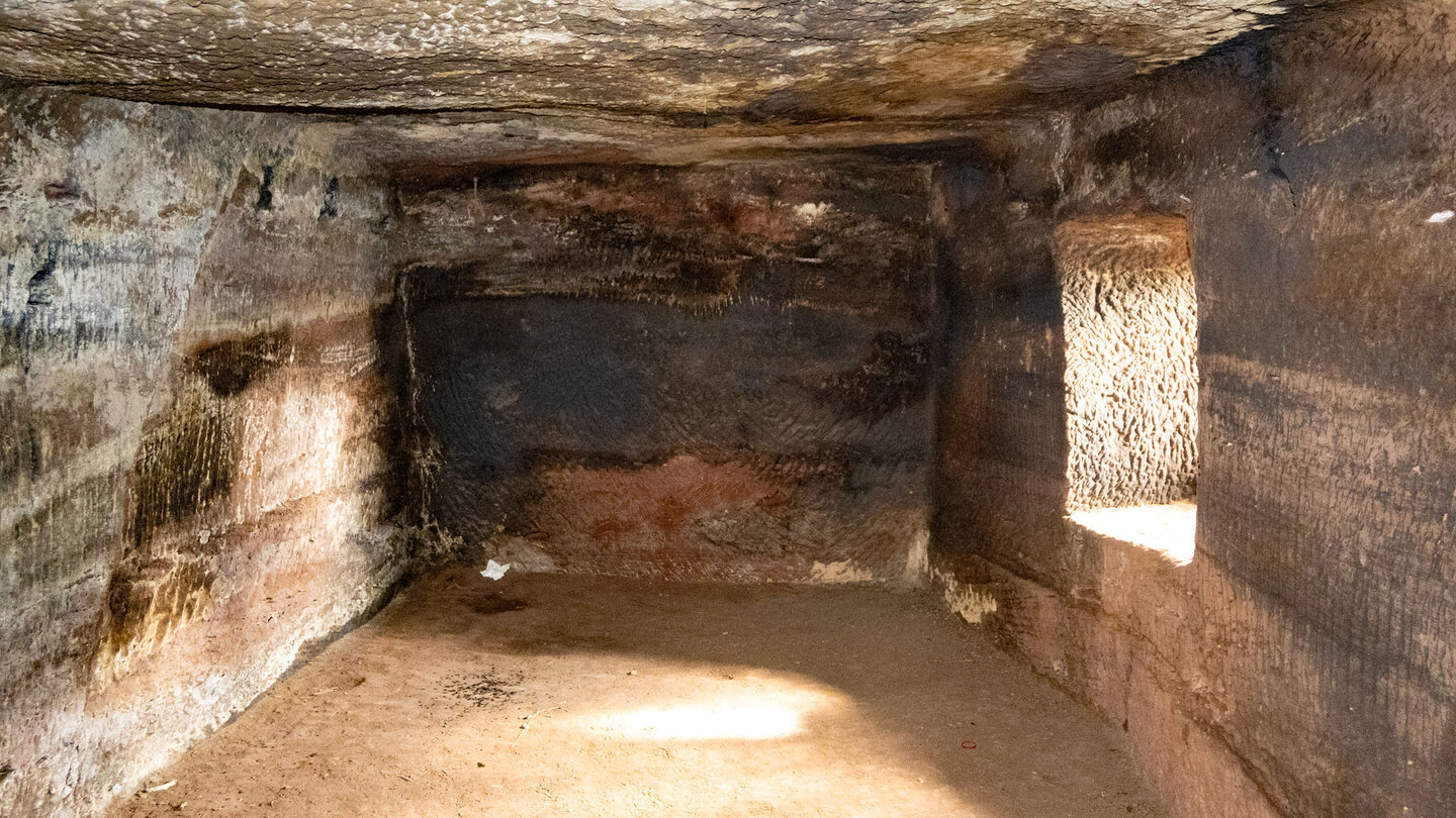 Felskammer in der Burgruine Wasigenstein Felskammer in der Burgruine Wasigenstein