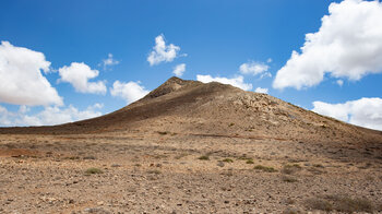 der heilige Berg Tindaya prägt die 3. Etappe des Camino Natural de Fuerteventura