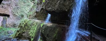 Wasserfälle am Weg der Levada Nova auf Madeira
