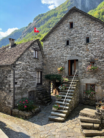 Rustico mit Steintreppe in Sonlerto im Bavonatal