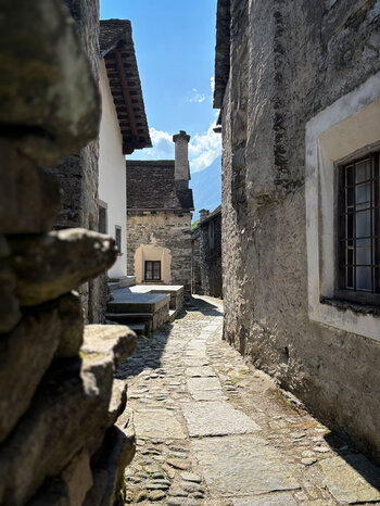 Gasse in Sonlerto im Val Bavona