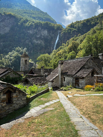 Foroglio mit dem Wasserfall Cascata di Foroglio