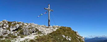 Gipfelkreuz auf der Pyramidenspitze im Kaisergebirge