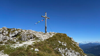 Gipfelkreuz auf der Pyramidenspitze im Kaisergebirge
