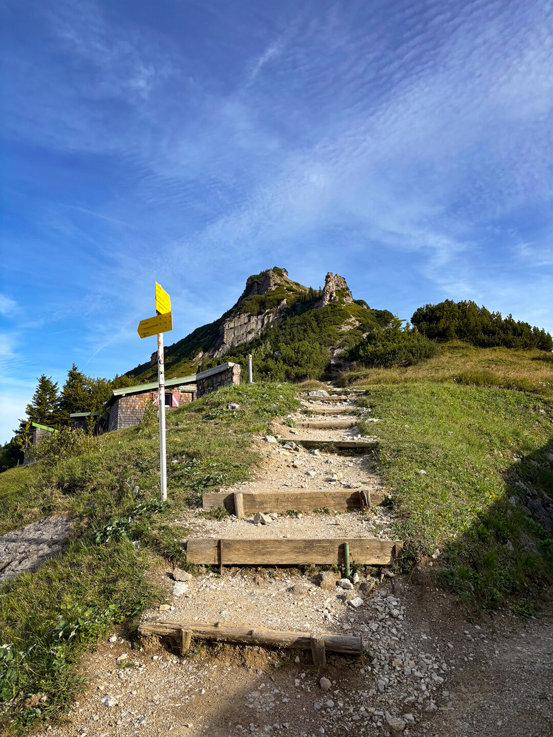 Treppensteig zum Stripsenkopf am Stripsenjochhaus