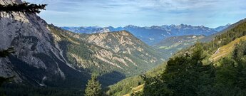 Ausblick vom Stripsenjoch hinunter ins Kaisertal