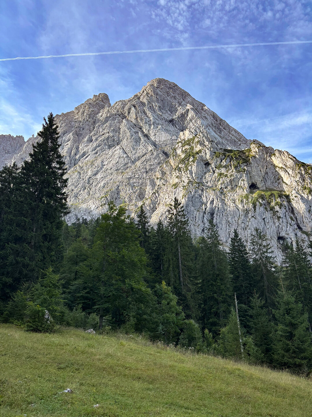 Blick hinauf zur Kleinen Halt