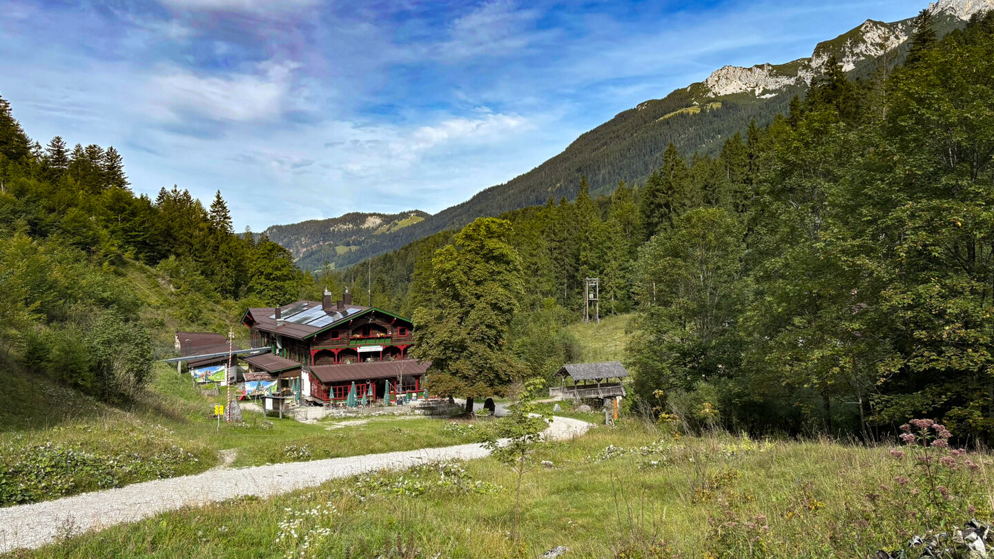 das Anton-Karg-Haus idyllisch an Kaiserbach und Bärenbad gelegen