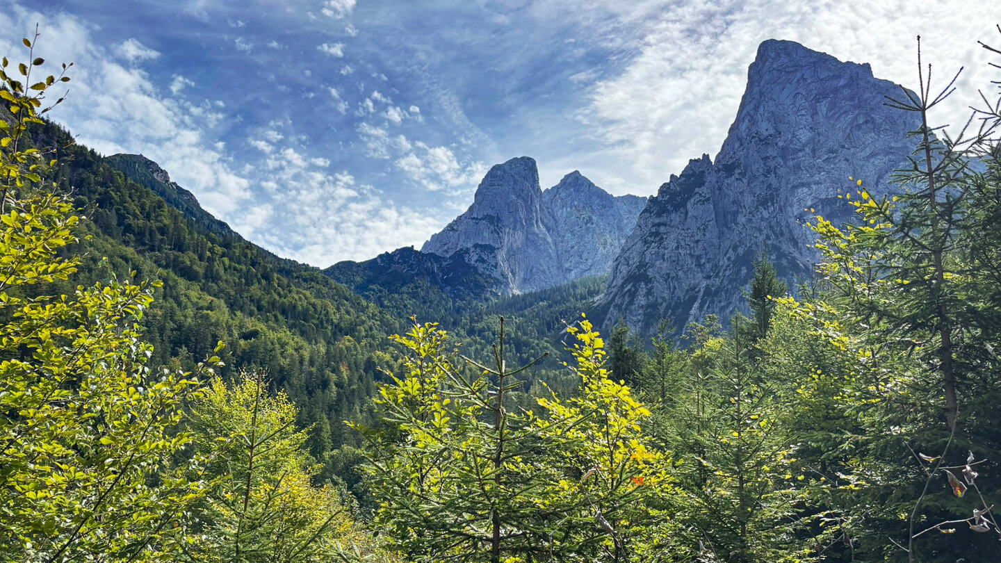 hinter dem Anton-Karg-Haus ein Blick zum Wilden Kaiser