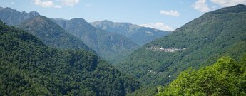 Blick über das Valle Cannobina bis hin zur ältesten Siedlung Orasso