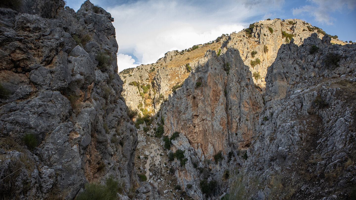 Steilwände am Cañón del Río Bailón