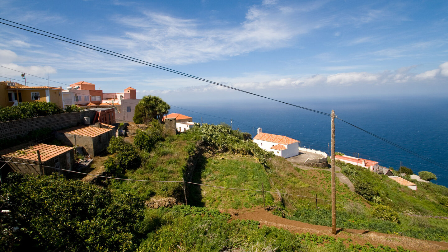 terrassierte Gartenflächen in Franceses auf La Palma mit Blick auf den Atlantik