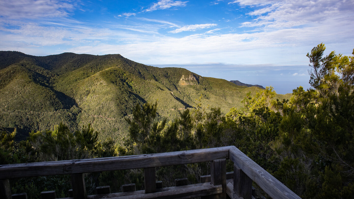 Aussichtspunkt über den immergrünen Lorbeerwald des Monte del Agua