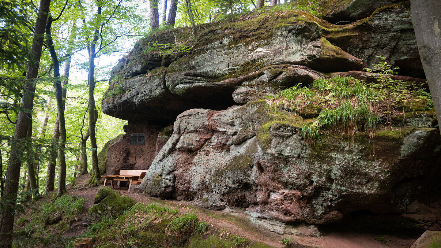 Wanderweg am Teufelsfels bei Obersimten im Pfälzerwald