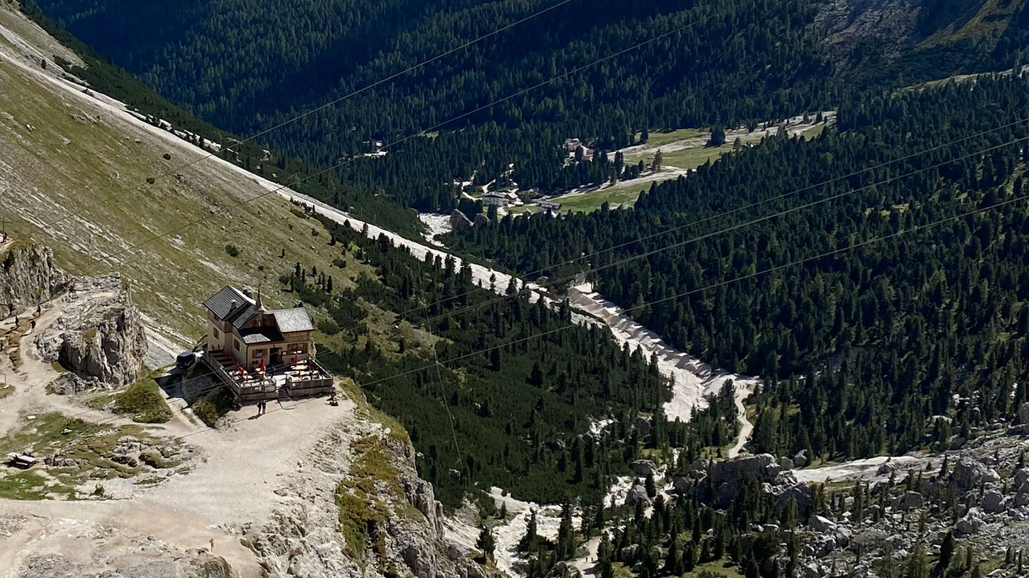 Blick auf die Paul-Preuss-Hütte mit dem Vajolettal im Hintergrund die Paul-Preuss-Hütte mit dem Vajolettal im Hintergrund