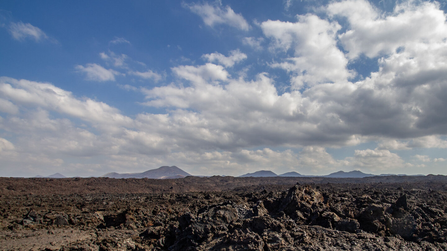 Blick zu den Vulkanen des Timanfaya