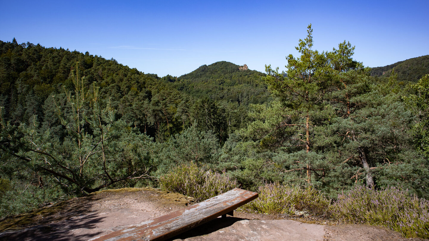 Blick vom Aussichtsfelsen Prälatentürmchen zum Bavariafels bei Wilgartswiesen Blick vom Aussichtsfelsen Prälatentürmchen zum Bavariafels