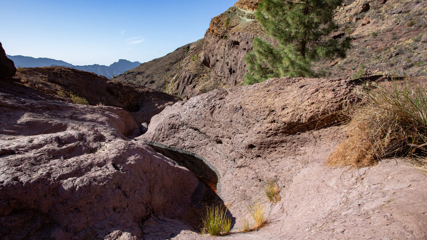 Wasserbecken Gestein des Barranco de Medio