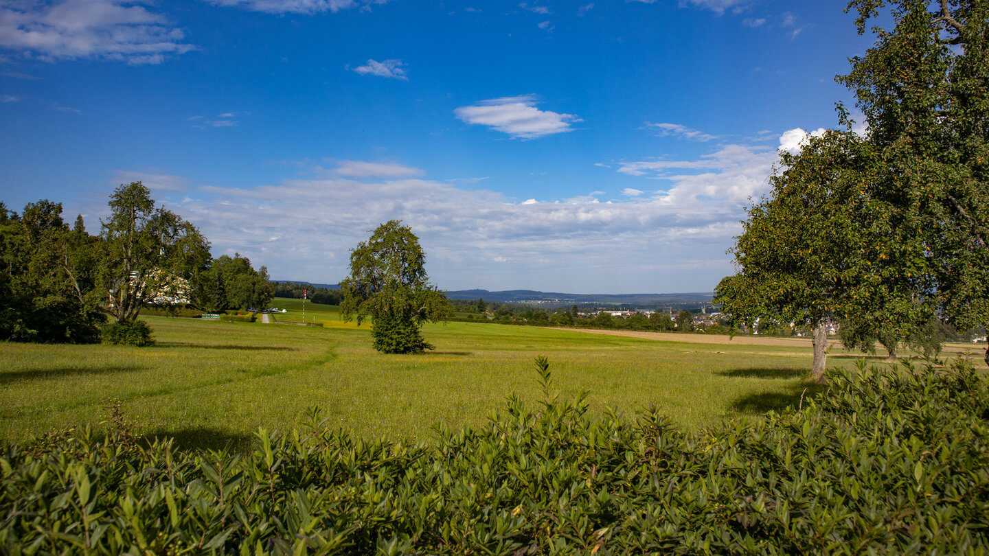 Ausblick über den Seegelflugplatz bei Schwann am Westweg