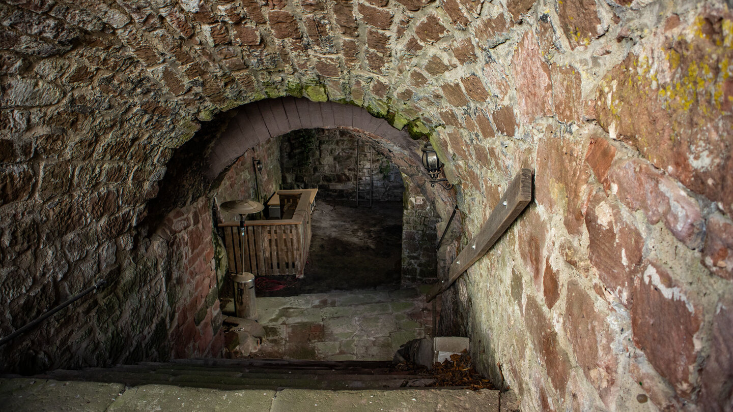 Blick in den Gewölbekeller der Madenburg