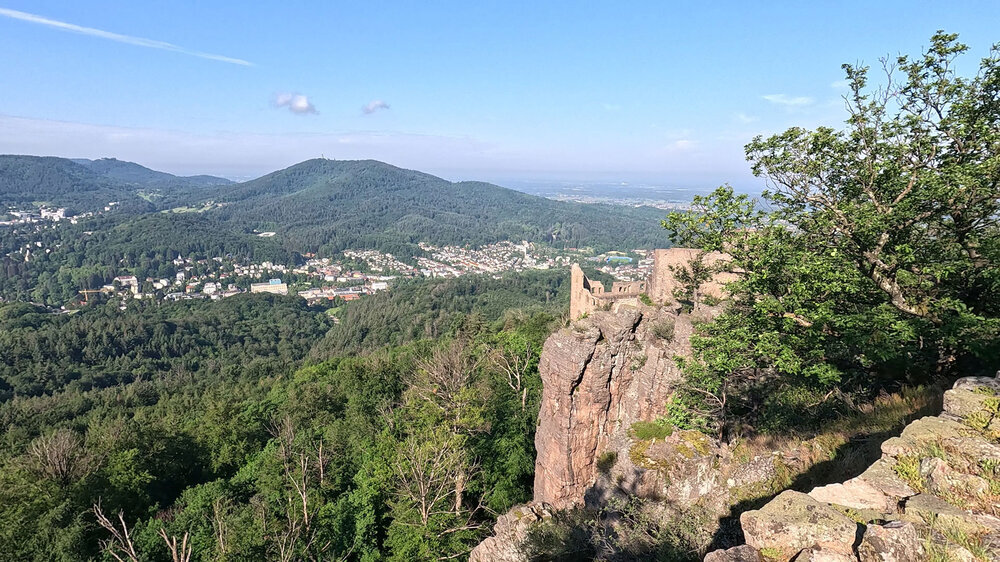 Ausblick auf Baden-Baden und das Alte Sschloss vom Battertfelsen Ausblick auf Baden-Baden und das Alte Sschloss vom Battertfelsen