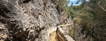Wandern am Acequia Lízar zum Barranco del Arco in der Provinz Málaga