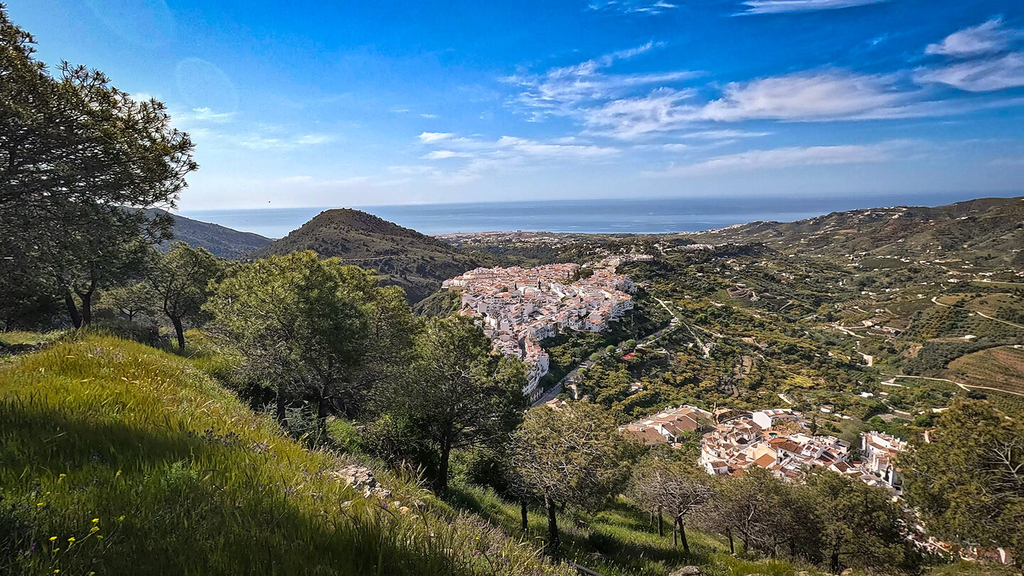 Ausblick über Frigiliana aufs Mittelmeer Ausblick über Frigiliana