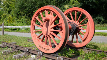 Eisenbahnräder am Bahnhof Weizen