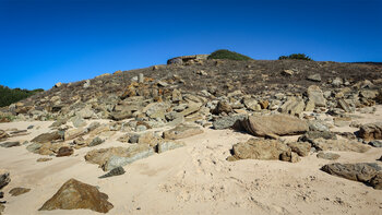 Bunkerruine an der Playa de Bolonia