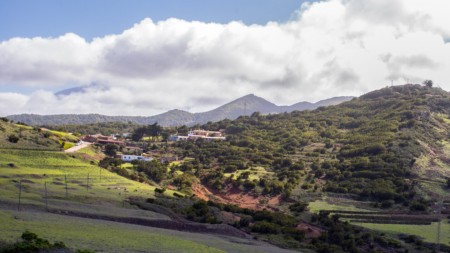 Auf dem Wanderweg PR TF-51: Blick zurück nach Los Bailaderos auf der Hochebene Teno Alto