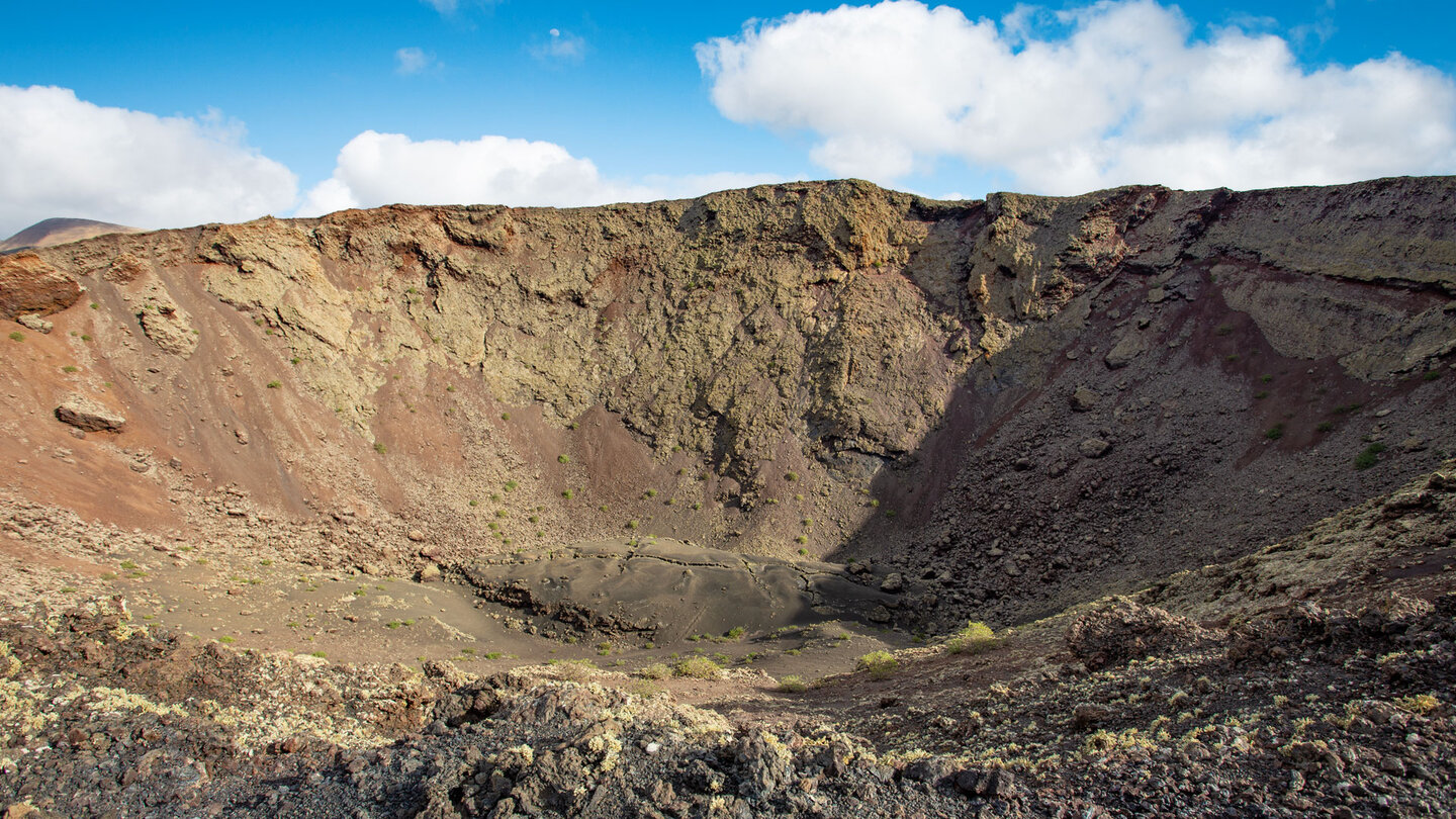 der erstarrte Lavapanzer in der Caldera de la Rilla