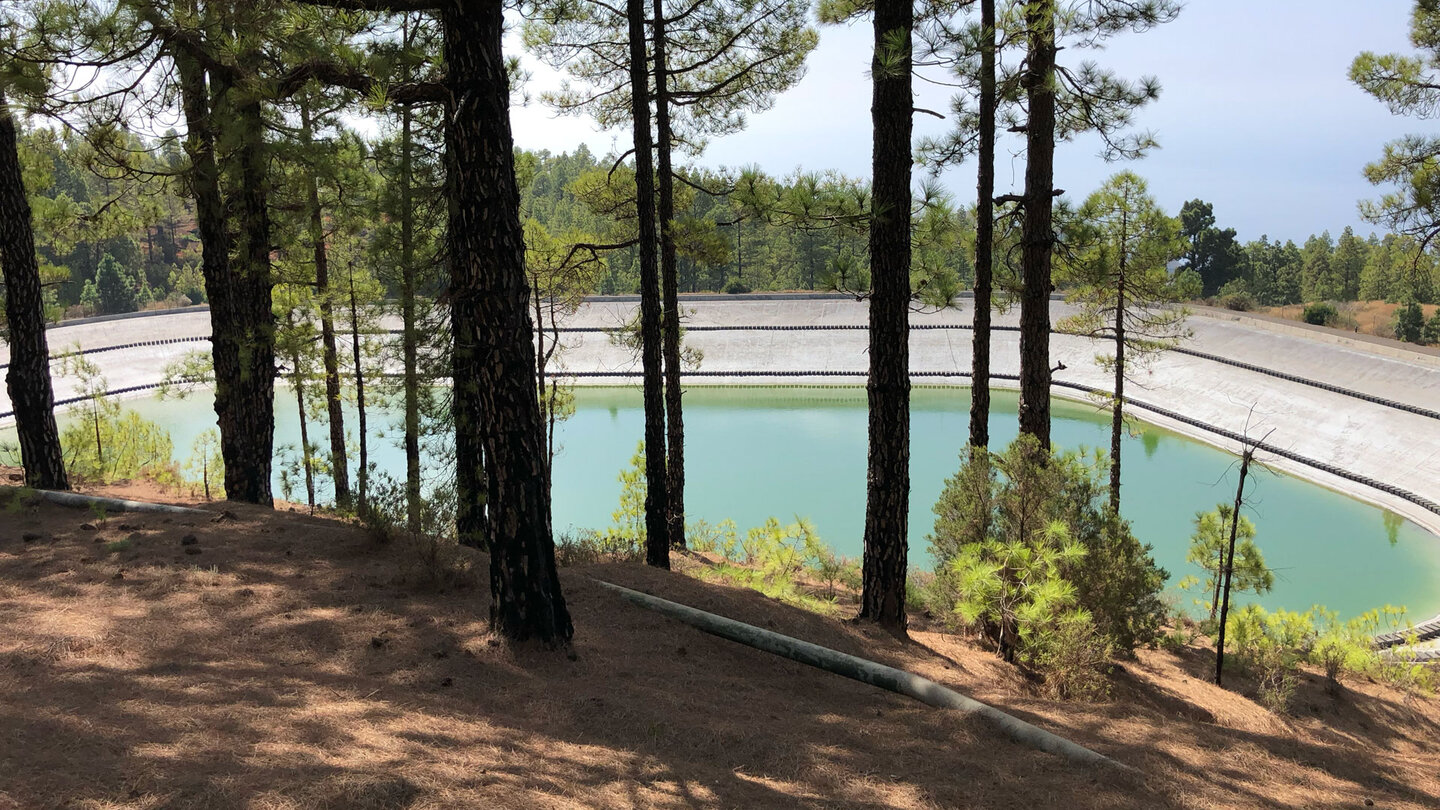 das Staubecken Balsa Montaña del Arco am Wanderweg