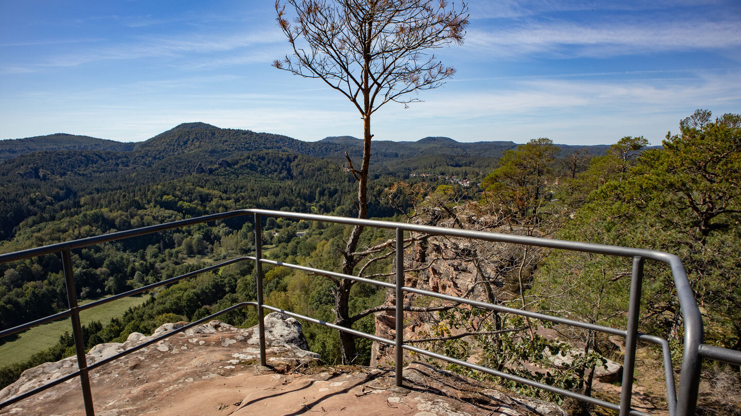 Aussichtsplattform auf dem Felsplateau des Hochstein-Massivs Aussichtsplattform auf dem Felsplateau des Hochstein-Massivs