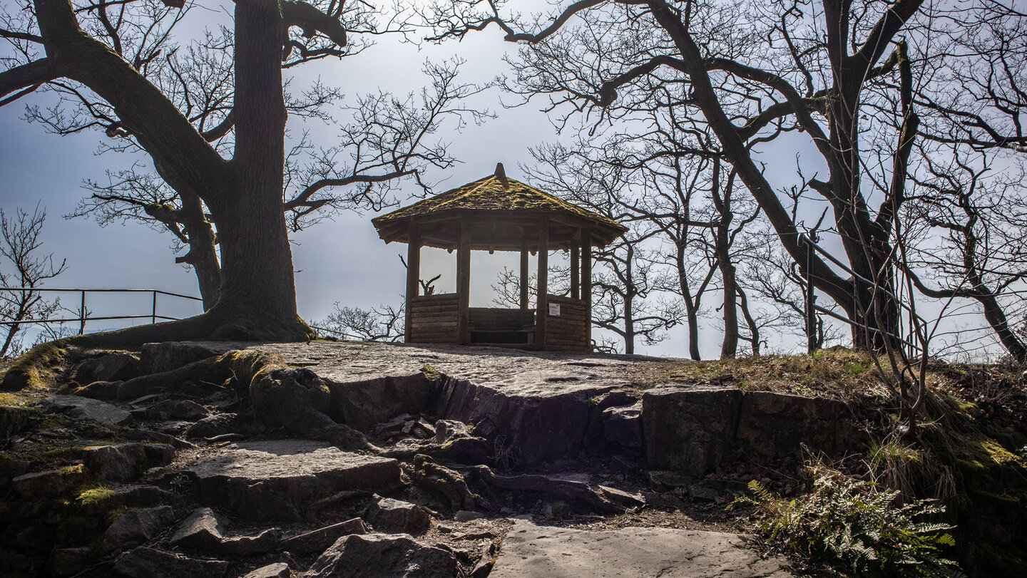 Pavillon auf der Ritterplatte am Battert