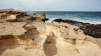 zerklüftete Sandsteinformationen an der Westküste