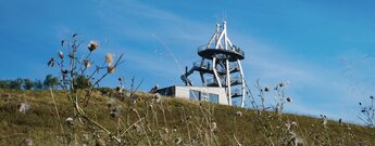 die Aussichtsplattform Noahs Segel mit Erlebnisrutsche auf dem Berg Ellenbogen