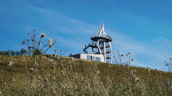 die Aussichtsplattform Noahs Segel mit Erlebnisrutsche auf dem Berg Ellenbogen