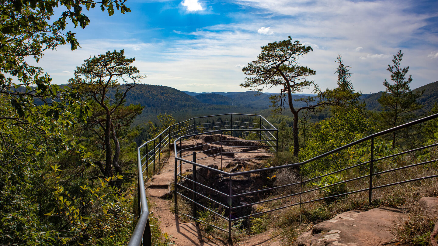 Ausblick über die Nordvogesen vom Château de Waldeck