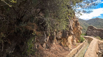 Der Wanderweg entlang des Kanals Acequia Lízar