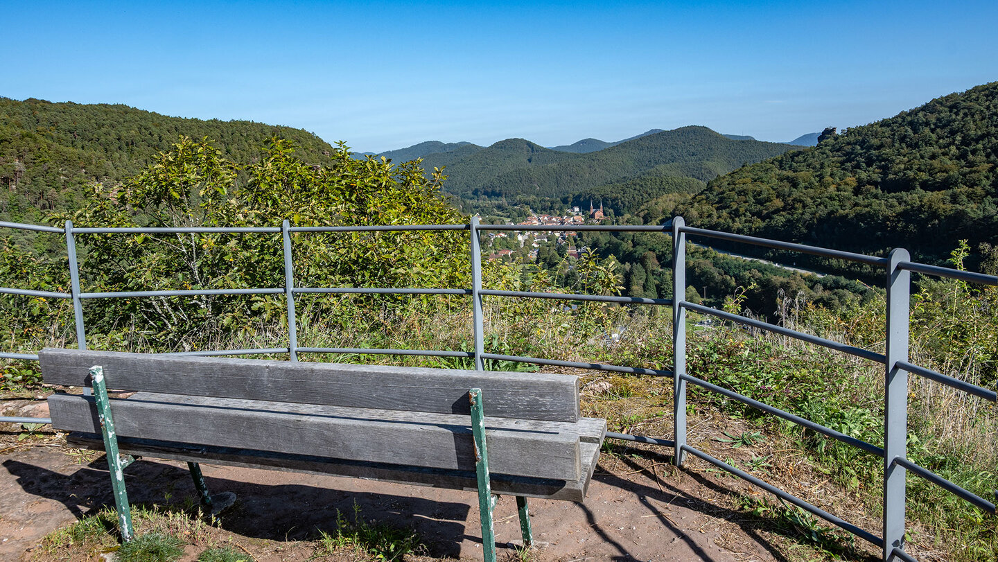 Aussichtspunkt auf der Höhenburg Falkenburg Aussichtspunkt auf der Höhenburg Falkenburg
