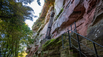 steile Treppe zur Oberburg der Falkenburg