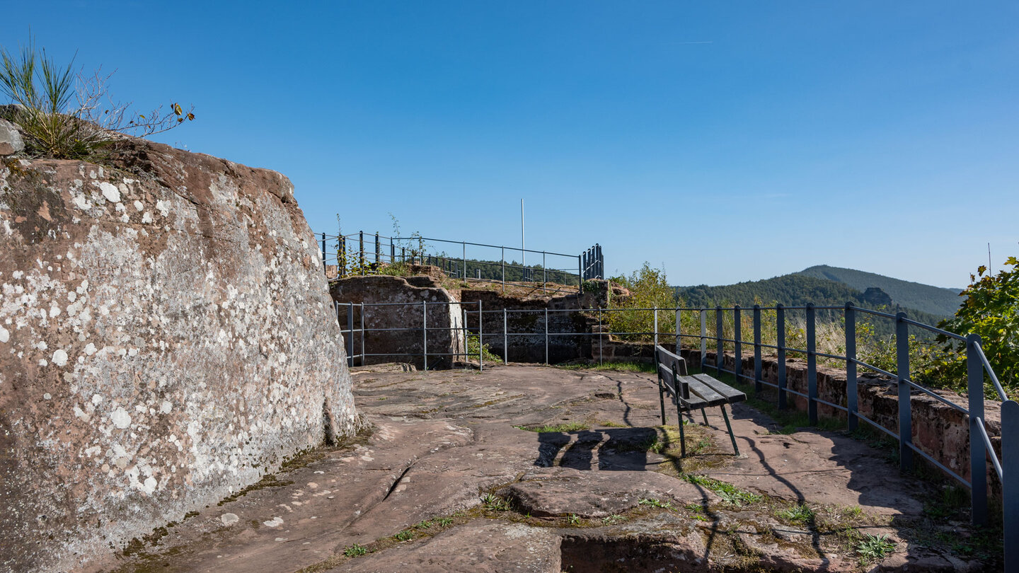 die Burganlage der Reichsfeste Falkenburg bei Wilgartswiesen Burganlage der Falkenburg bei Wilgartswiesen