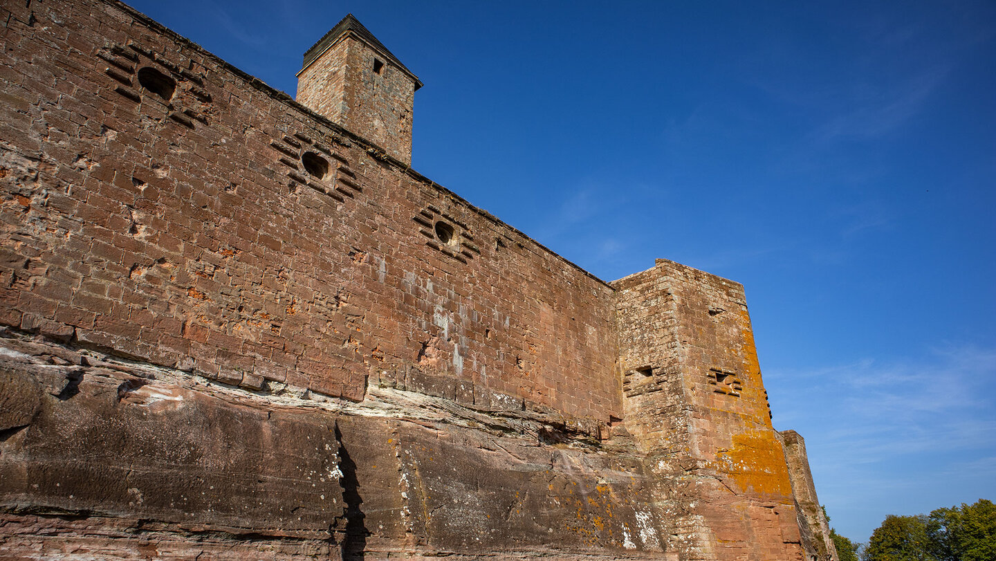 die Burganlage der Höhenburg Château de Lichtenberg Burganlage der Höhenburg Château de Lichtenberg