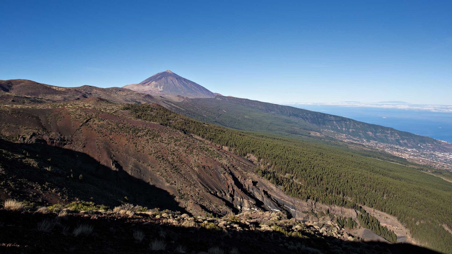 Blick von La Tarta auf den Teide und das Orortava-Tal