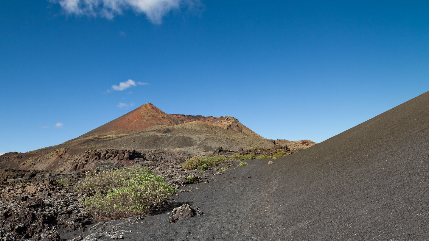 Wanderweg entlang der Caldera de la Rilla mit Blick auf den Montaña del Señalo