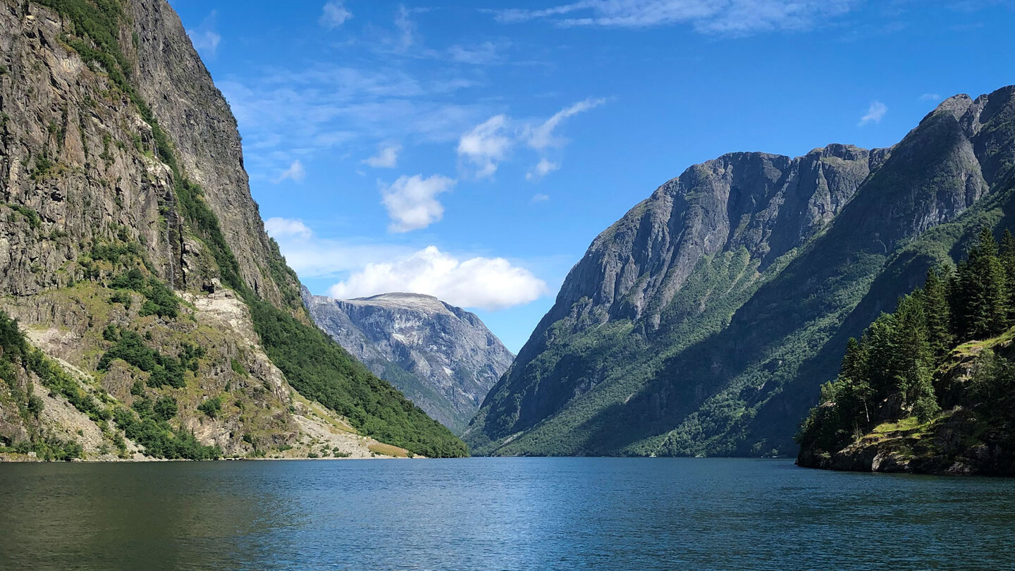 Blick von Gudvangen über den Nærøyfjord Blick von Gudvangen auf den Nærøyfjord