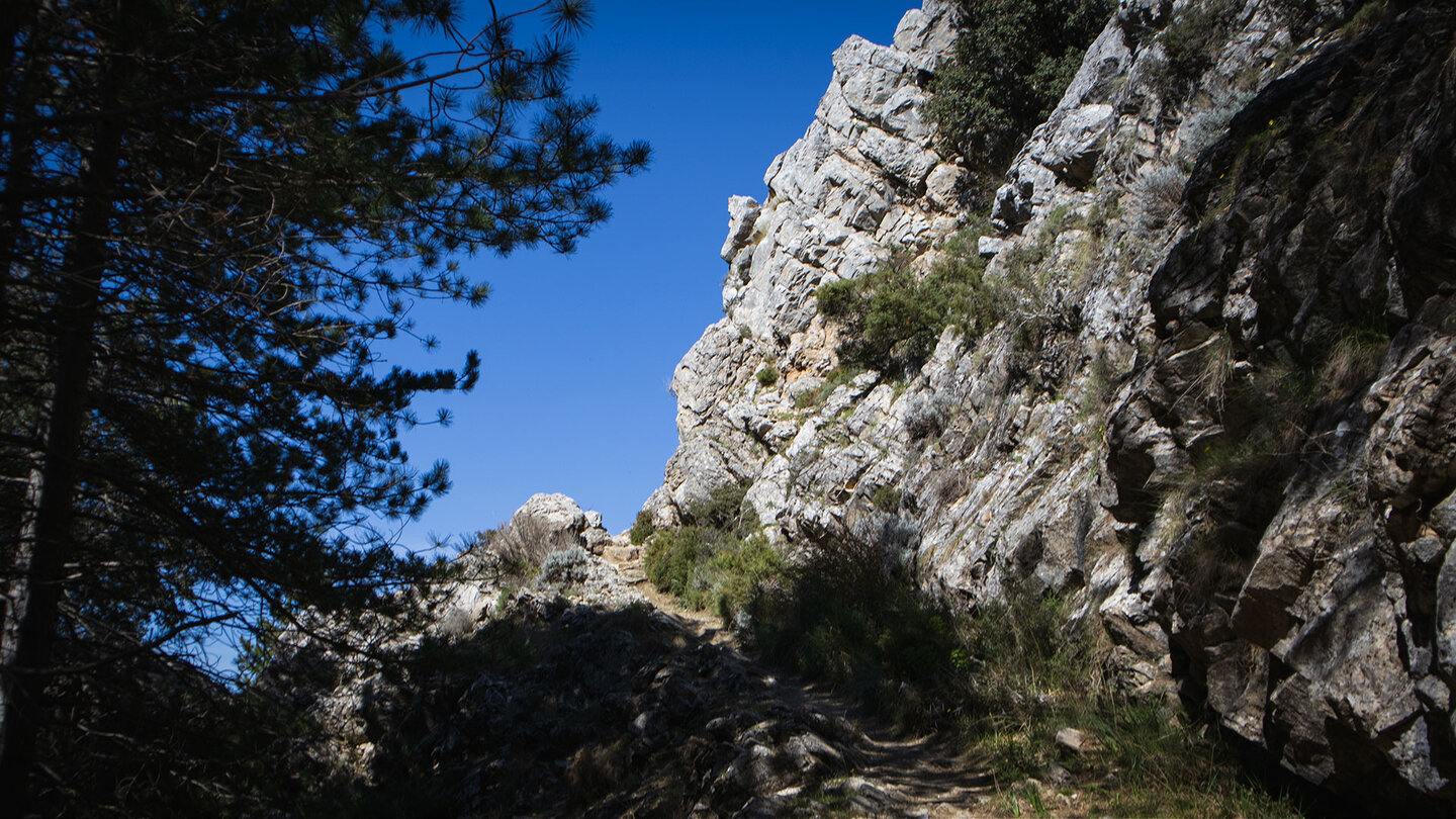 Felsformation beim Aifstieg auf den La Maroma Felsformation beim Aifstieg auf den La Maroma