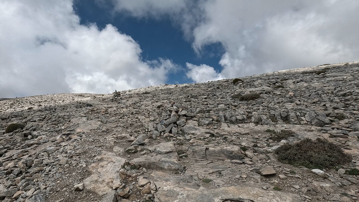 Aufstieg zum Pico La Maroma oder Pico Tejeda in der andalusischen Provinz Malaga Aufstieg zum Pico La Maroma oder Pico Tejeda in der Provinz Malaga
